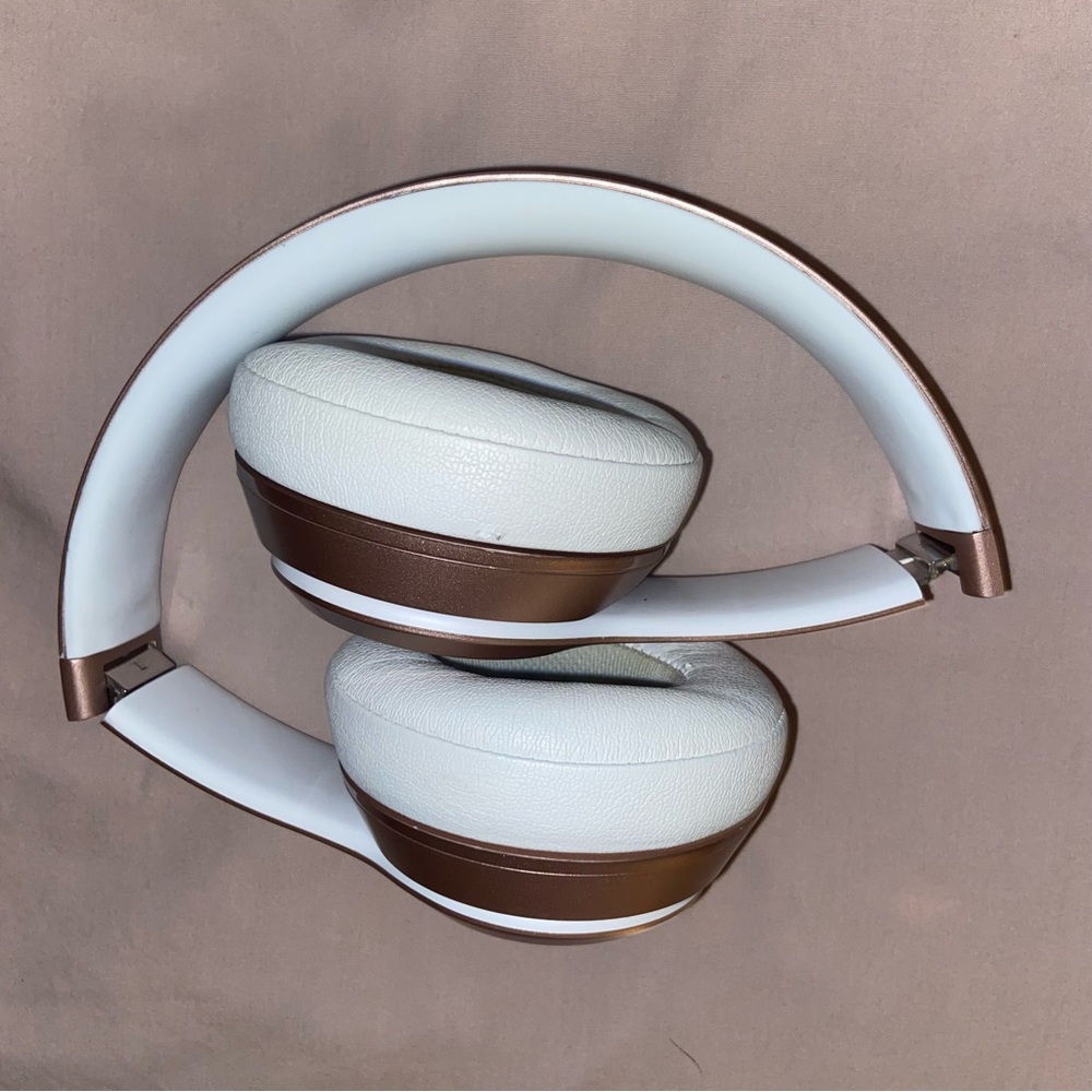 Beats Solo 3 Wireless Rose Gold